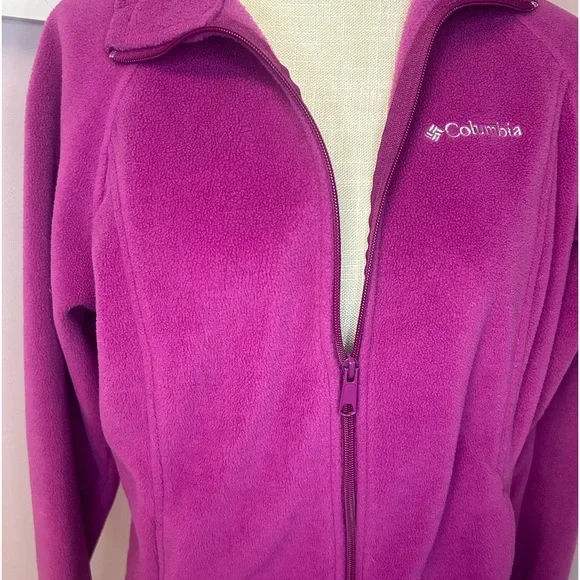 Columbia fushia color size large women’s zip up fleece jacket. Great condition. - Picture 9 of 9